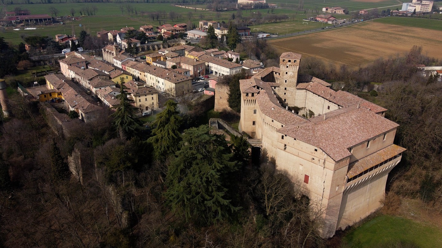 Borgo visto dall'Enza