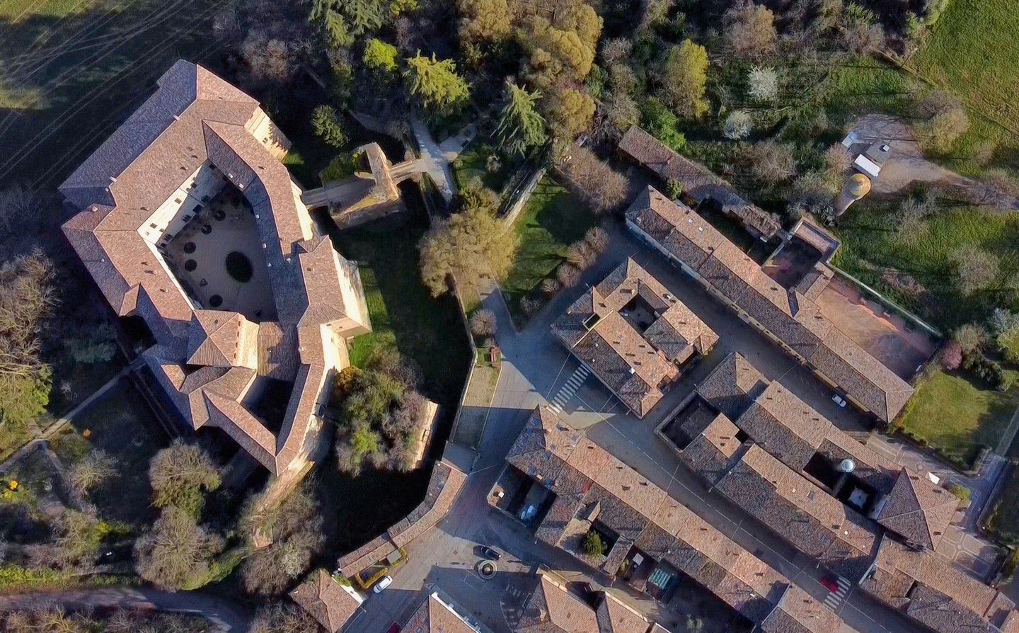 Borgo con castello