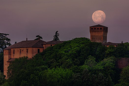 La Luna sulla torre.jpg
